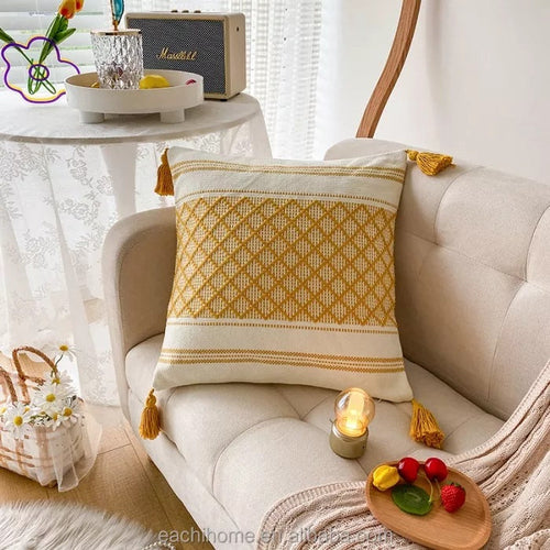 Housse de Coussin Marocaine à Pompons