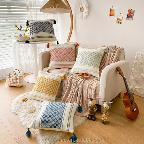 Housse de Coussin Marocaine à Pompons